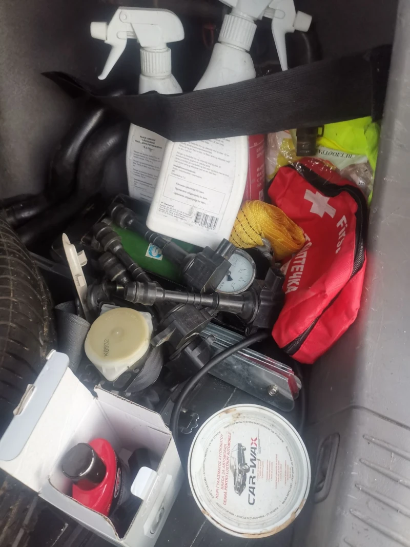 Nissan Almera tino 1.8 2002 бензин/газ, снимка 9 - Автомобили и джипове - 52460334