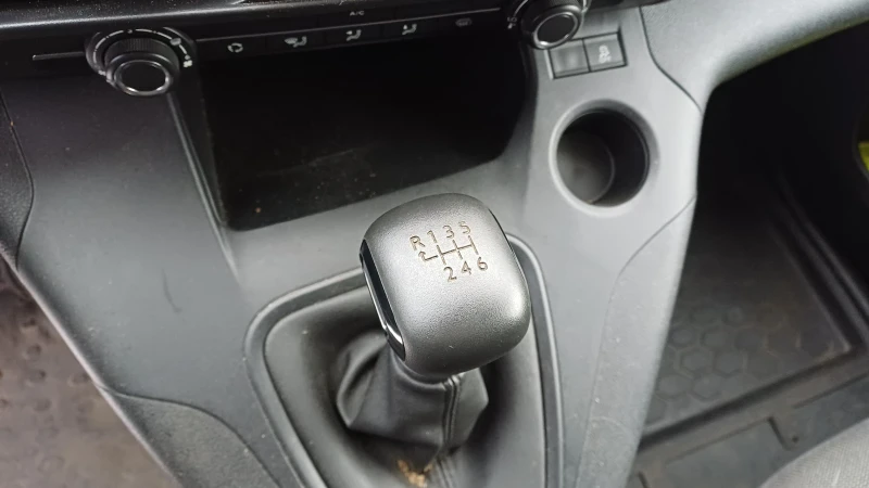 Opel Combo 1.2 Дизел, снимка 11 - Автомобили и джипове - 52979477