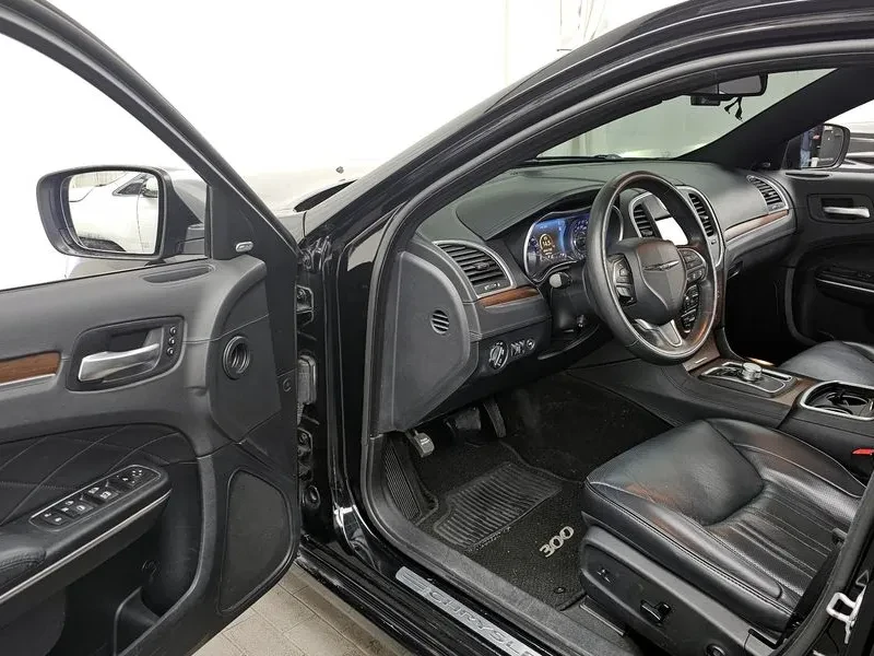 Chrysler 300c 3.6, снимка 10 - Автомобили и джипове - 54326109