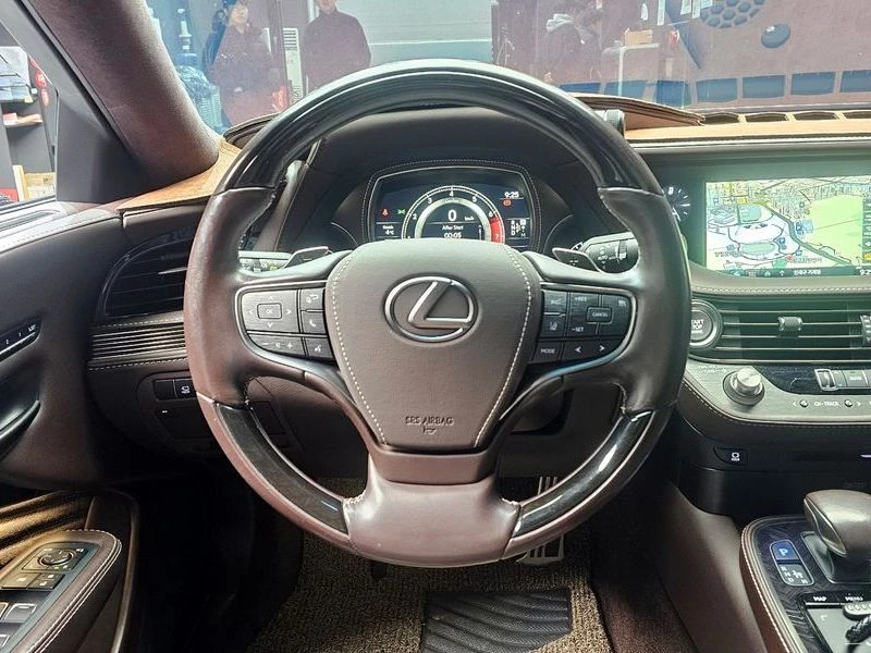 Lexus LS 3.5 Luxury AWD| 416к.с.| ВКЛ.ТЕХНОТЕСТ, снимка 13 - Автомобили и джипове - 55233958
