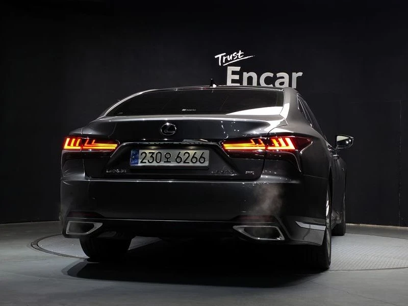 Lexus LS 3.5 Luxury AWD| 416к.с.| ВКЛ.ТЕХНОТЕСТ, снимка 4 - Автомобили и джипове - 55233958