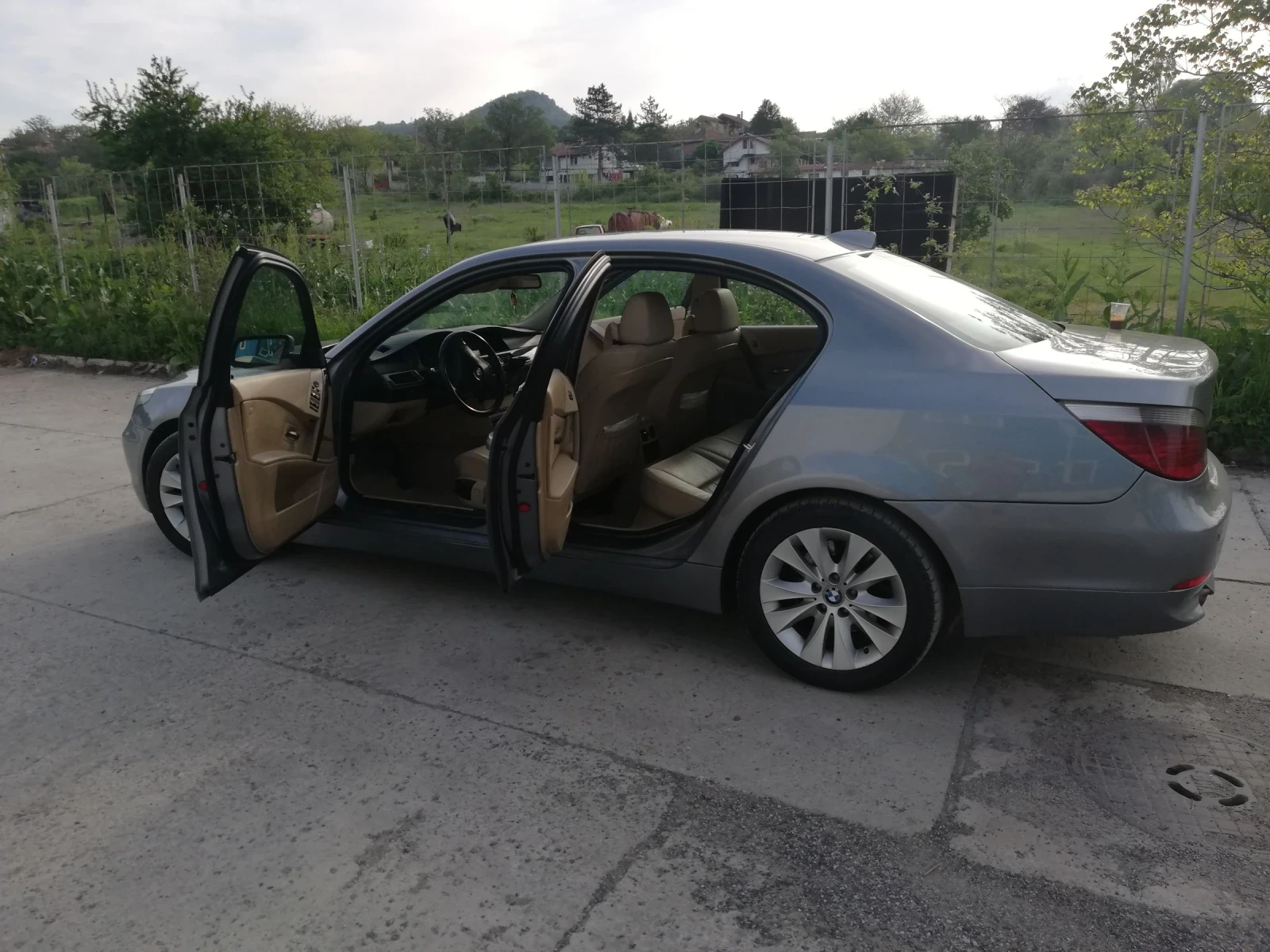 BMW 525 2.5d - изображение 2