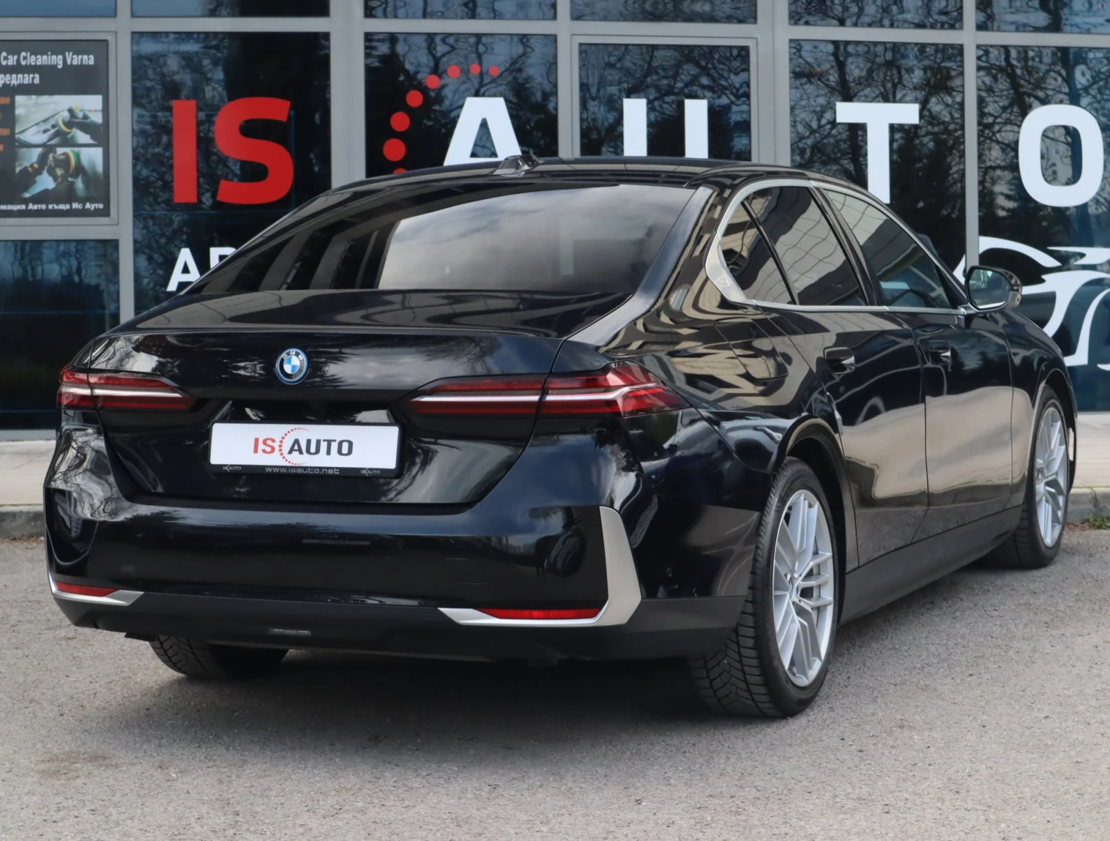 BMW 550 e/xDrive/M-Sport/HuD/Камера/Adaptive Drive, снимка 4 - Автомобили и джипове - 50569685