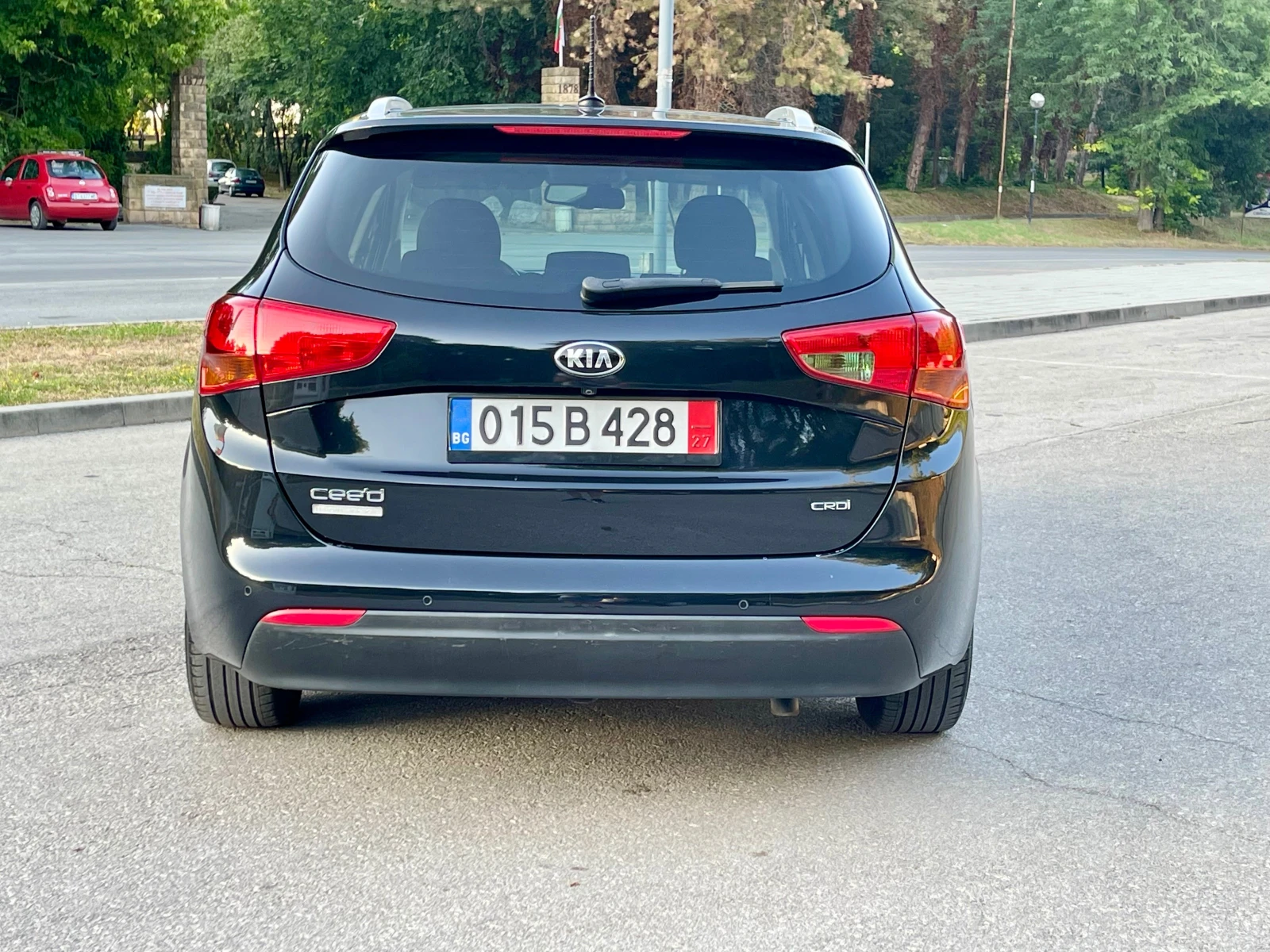 Kia Ceed 1.6CRDI* High-Tech* LED* Navi* Euro5B*  - изображение 3