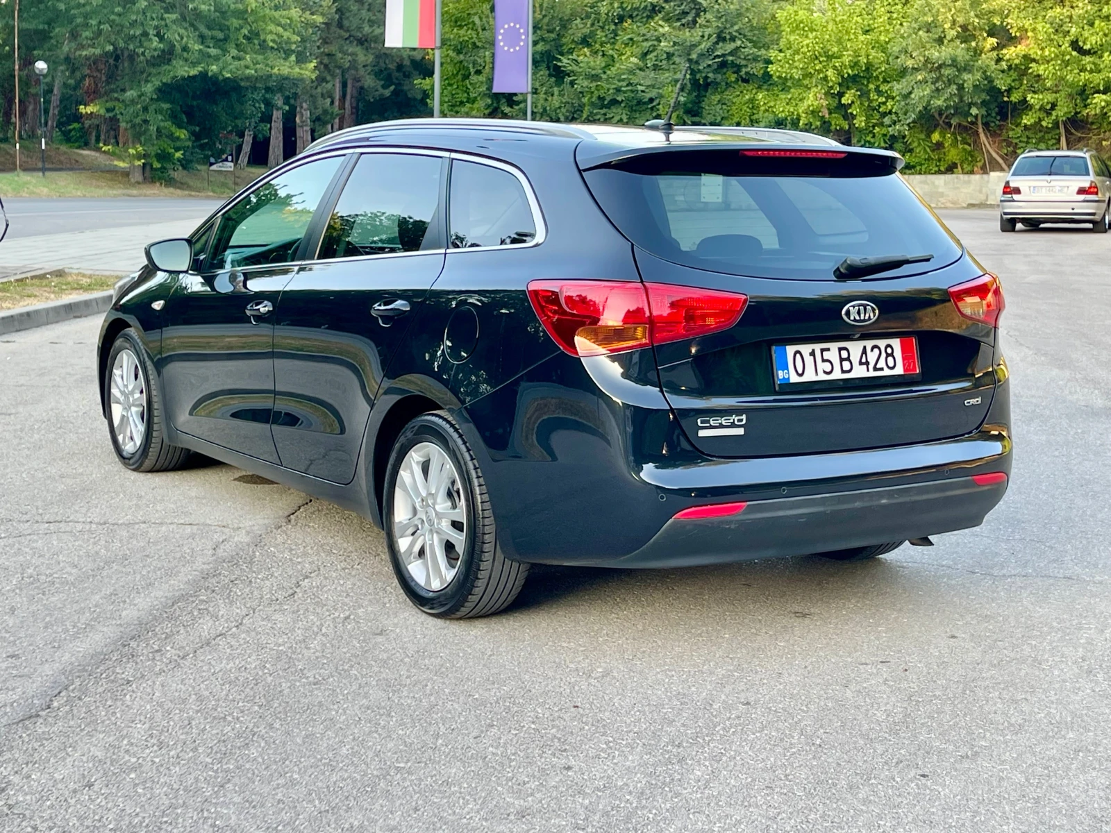 Kia Ceed 1.6CRDI* High-Tech* LED* Navi* Euro5B*  - изображение 2