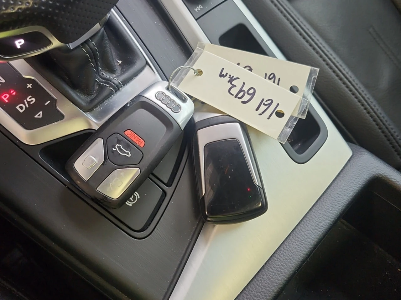 Audi A5 * АВТО КРЕДИТ* ЦЕНА ДО БГ * СЕРВИЗНА ИСТОРИЯ *  - изображение 9