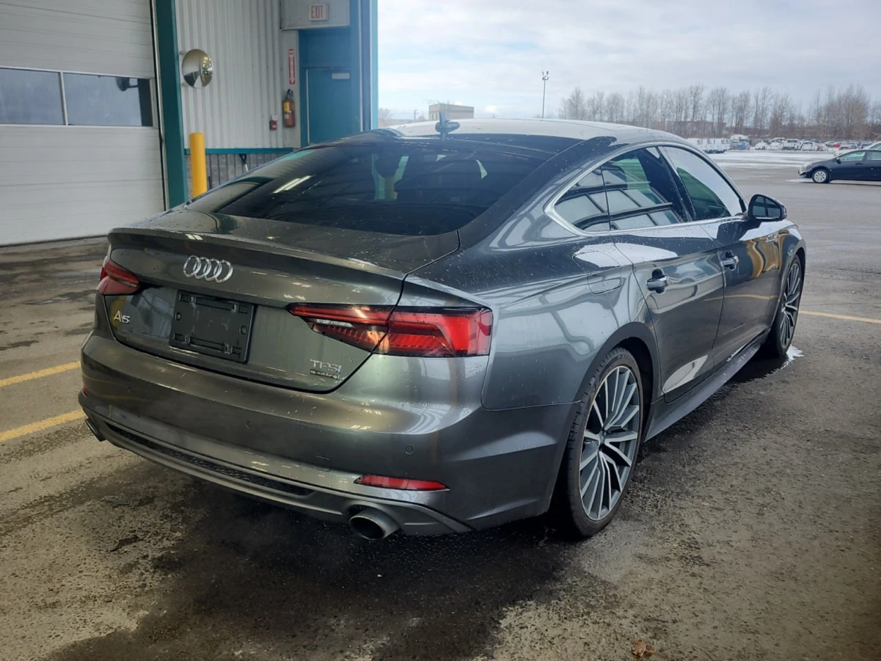 Audi A5 * АВТО КРЕДИТ* ЦЕНА ДО БГ * СЕРВИЗНА ИСТОРИЯ *  - изображение 4