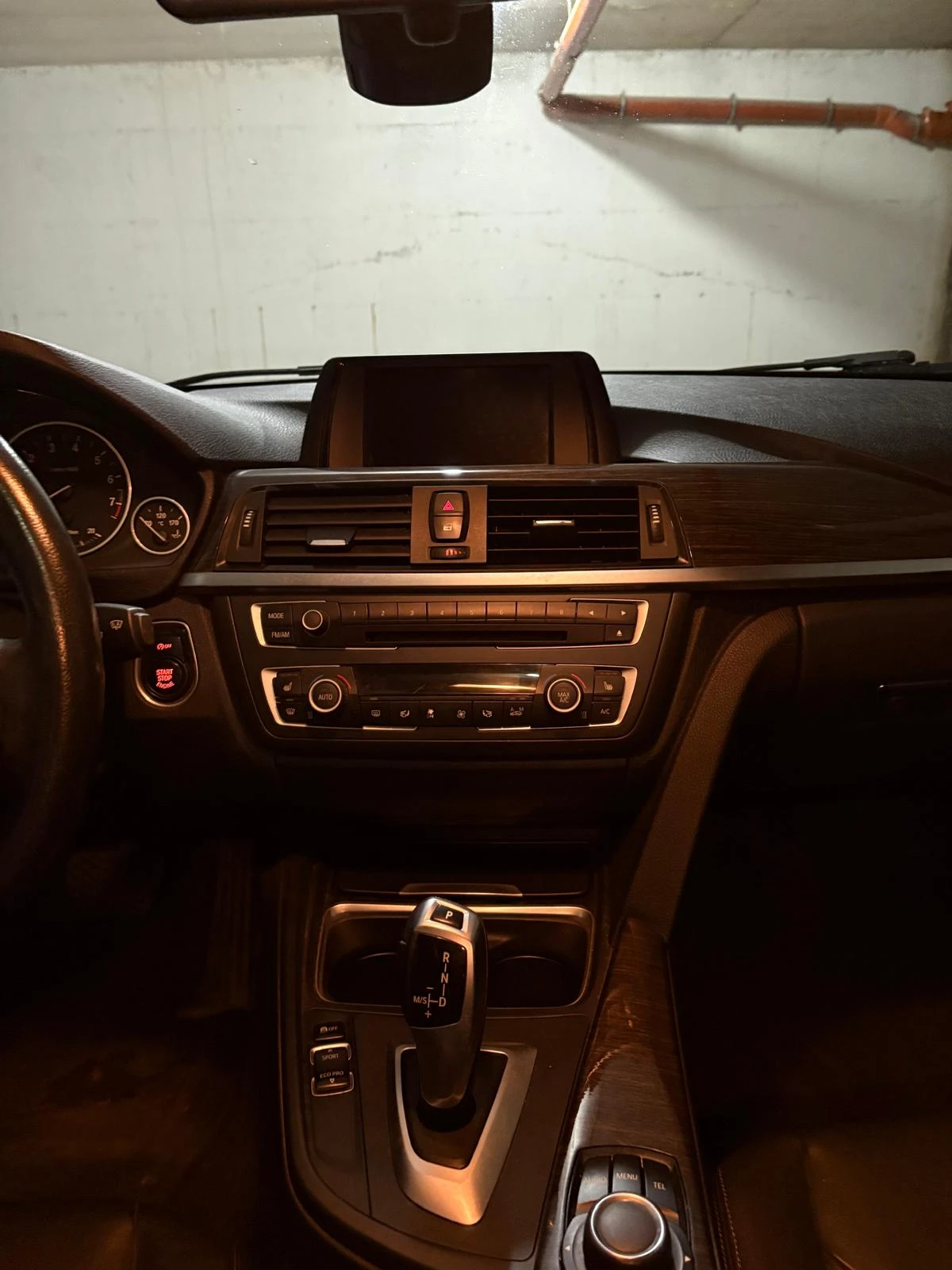 BMW 320 320i xDrive, снимка 11 - Автомобили и джипове - 53895820