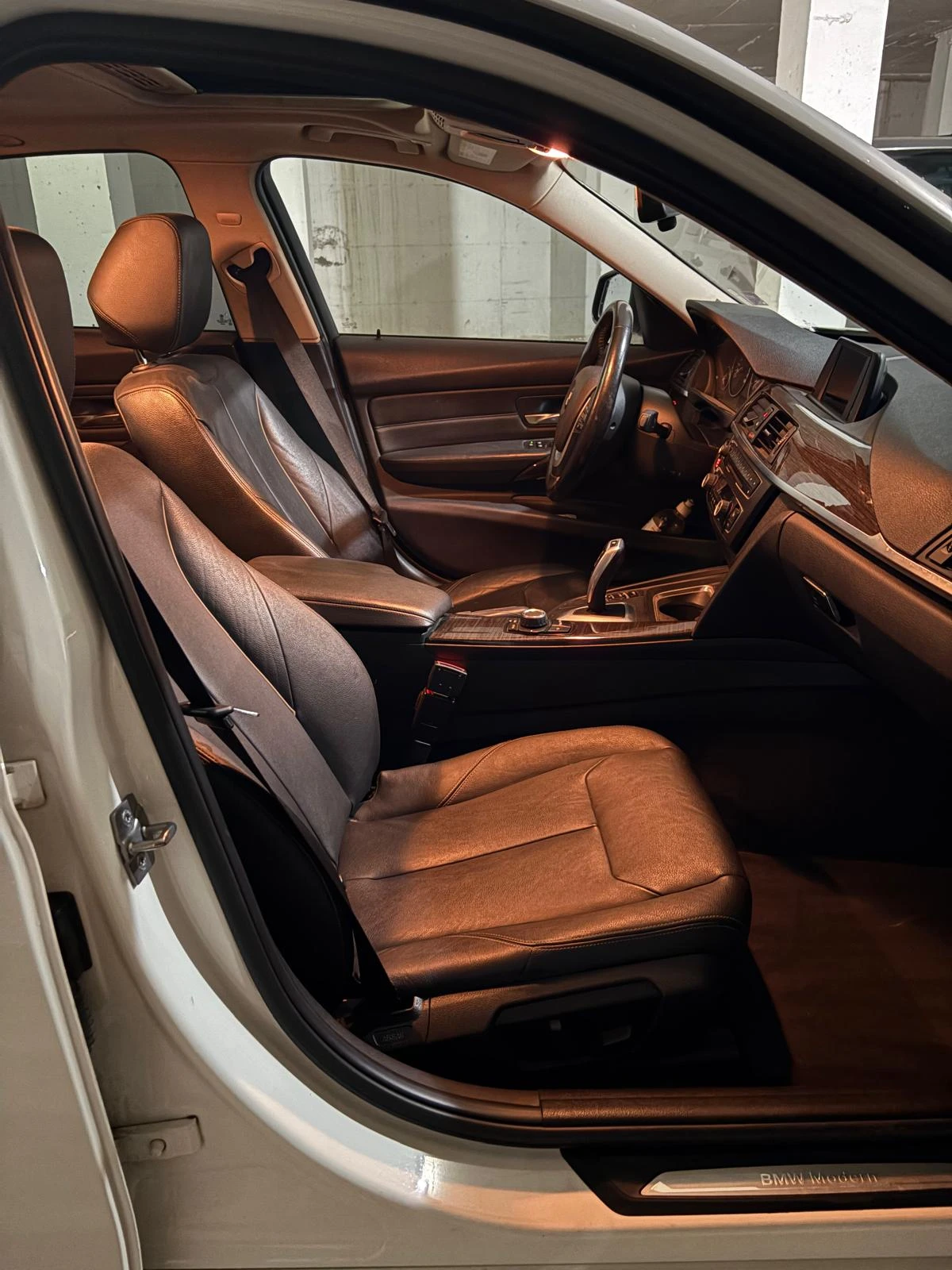 BMW 320 320i xDrive, снимка 9 - Автомобили и джипове - 53895820