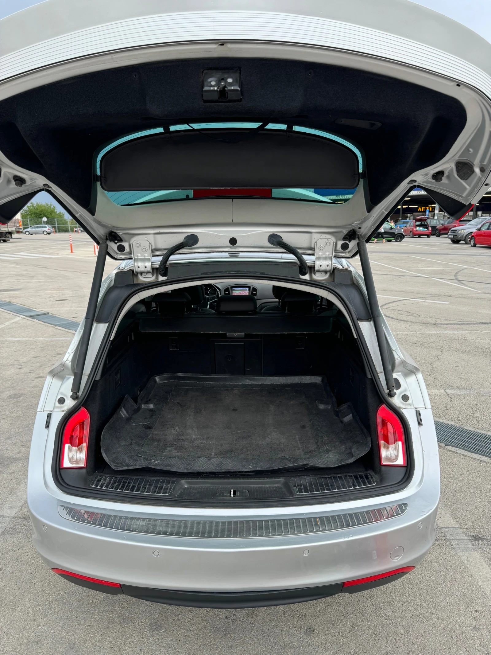 Opel Insignia 2.0 CDTI, снимка 12 - Автомобили и джипове - 54092276