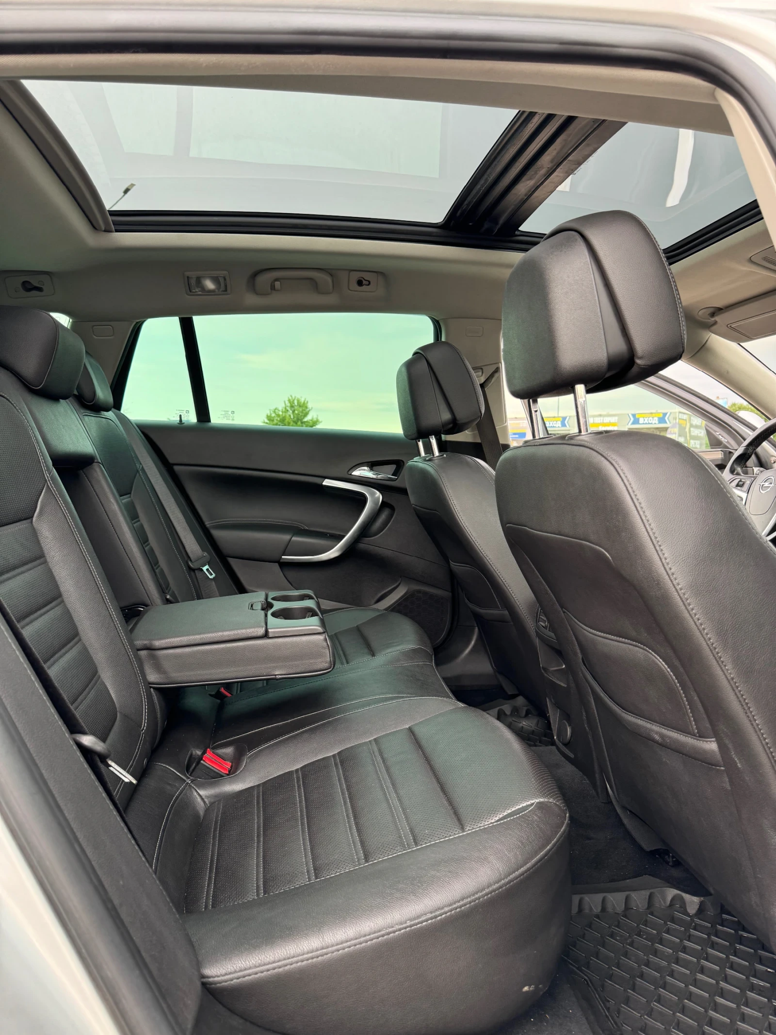 Opel Insignia 2.0 CDTI, снимка 11 - Автомобили и джипове - 54092276