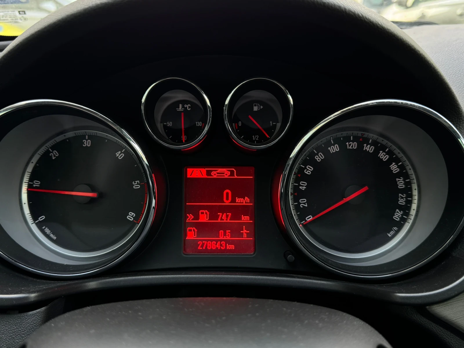 Opel Insignia 2.0 CDTI, снимка 15 - Автомобили и джипове - 54092276