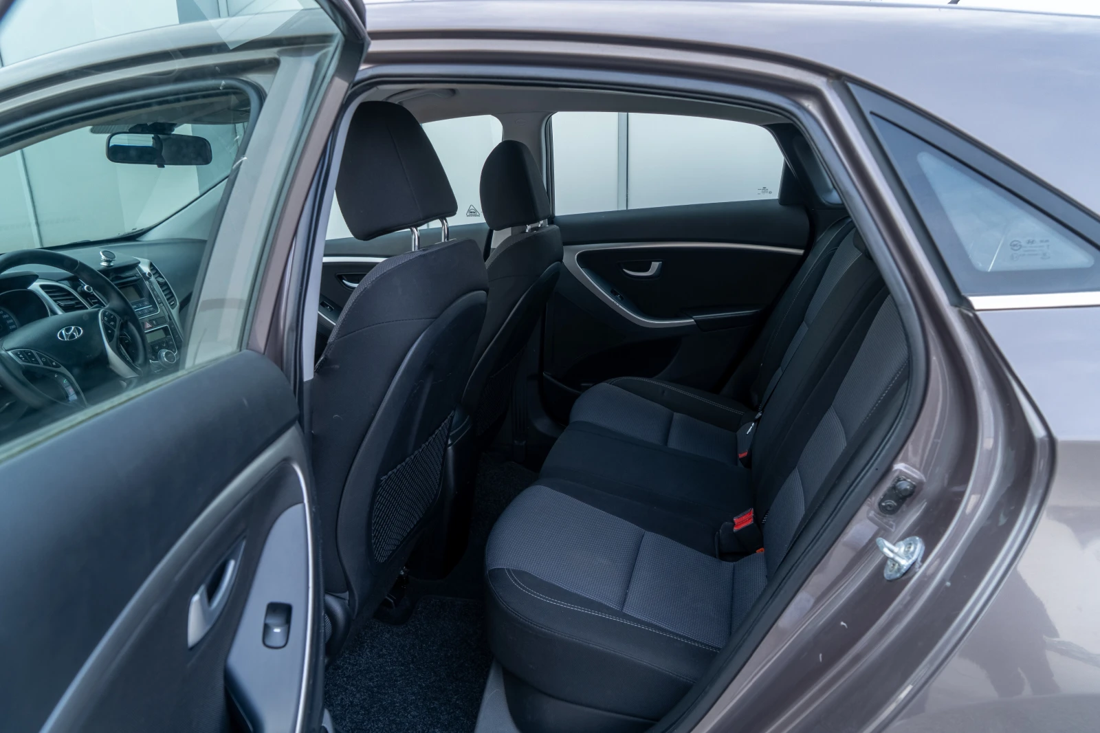 Hyundai I30 1.6 CRDI 110кс Климатроник , снимка 12 - Автомобили и джипове - 54169602