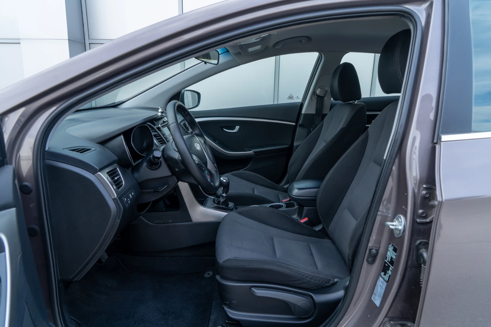 Hyundai I30 1.6 CRDI 110кс Климатроник , снимка 8 - Автомобили и джипове - 54169602