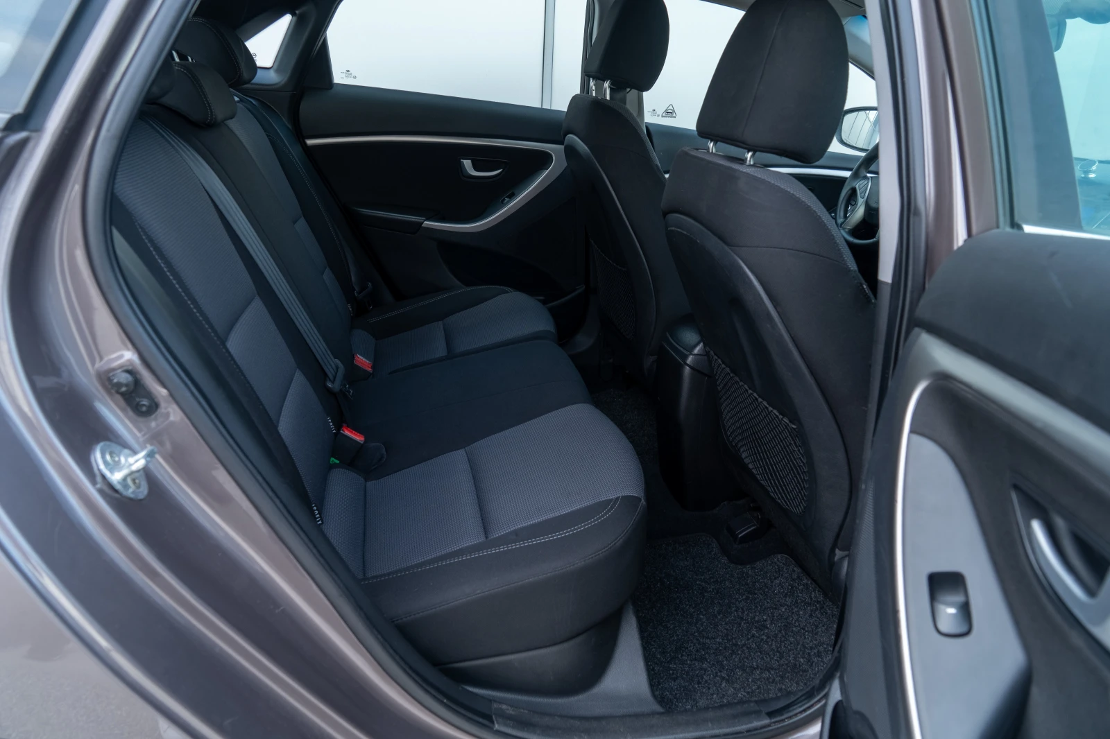 Hyundai I30 1.6 CRDI 110кс Климатроник , снимка 13 - Автомобили и джипове - 54169602