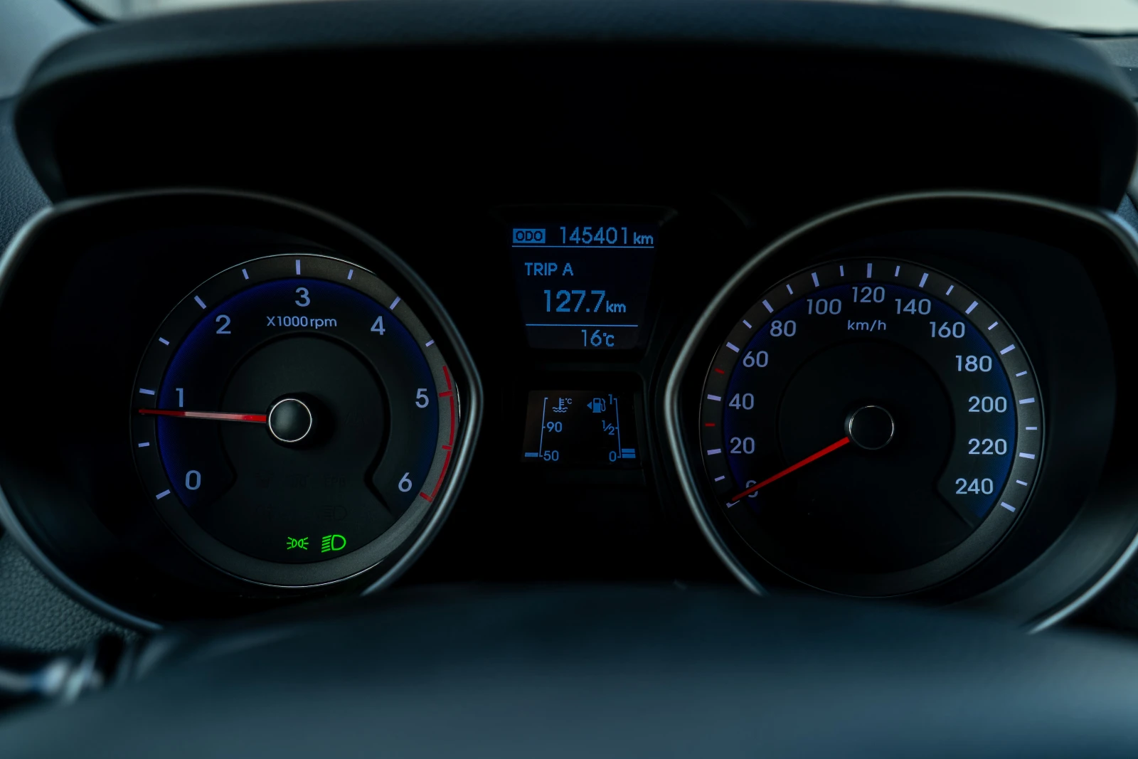 Hyundai I30 1.6 CRDI 110кс Климатроник , снимка 14 - Автомобили и джипове - 54169602