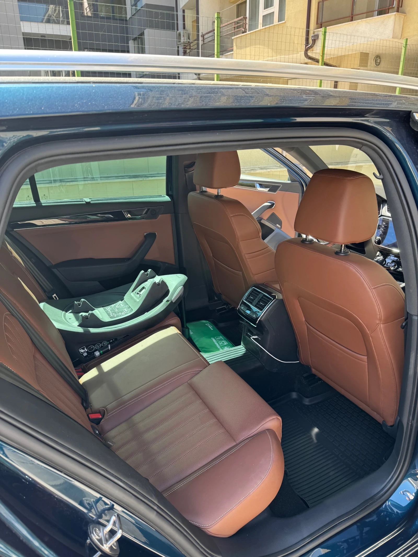 Skoda Superb Комби, снимка 11 - Автомобили и джипове - 54333065