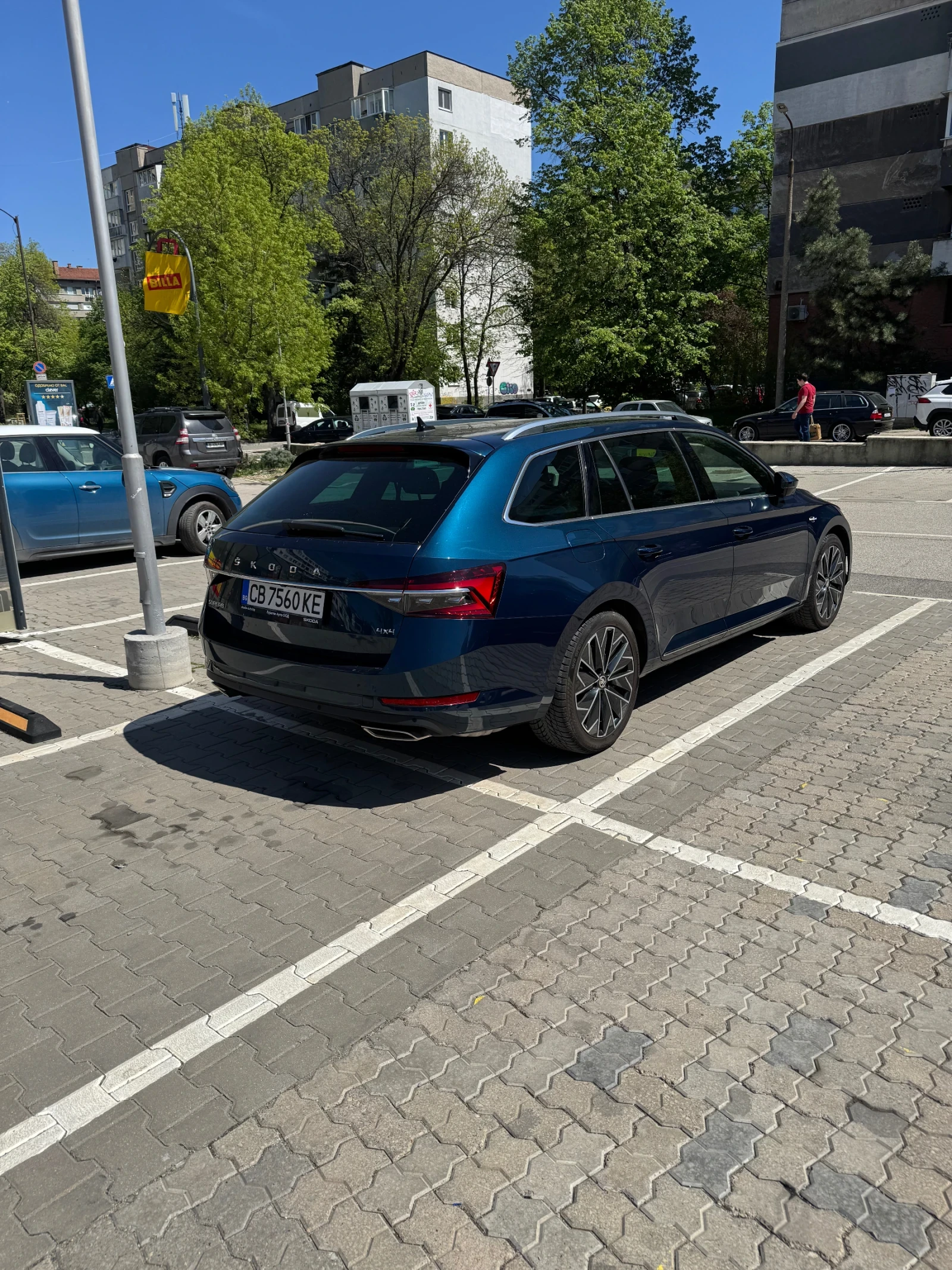 Skoda Superb Комби, снимка 3 - Автомобили и джипове - 54333065