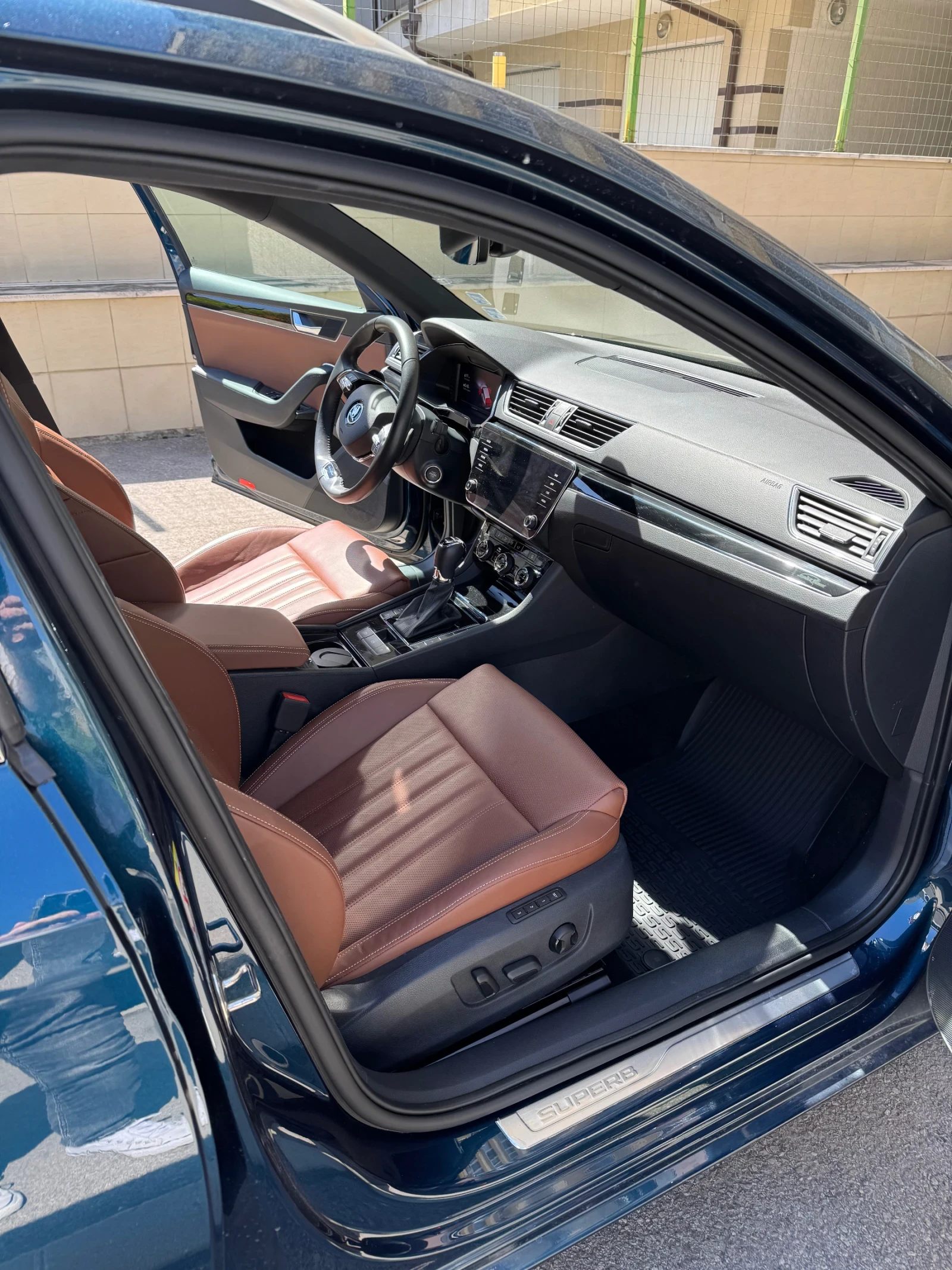 Skoda Superb Комби, снимка 10 - Автомобили и джипове - 54333065