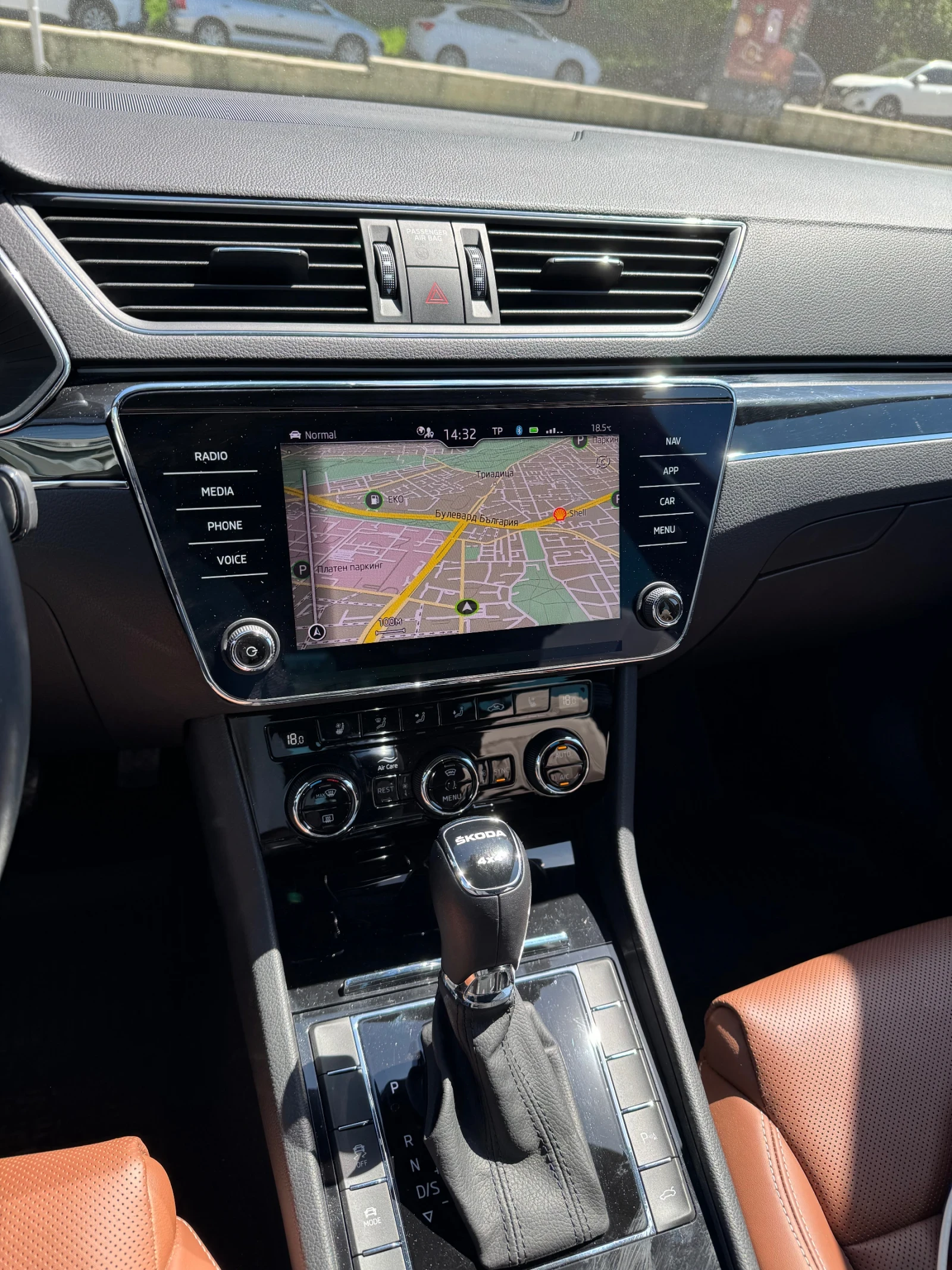 Skoda Superb Комби, снимка 9 - Автомобили и джипове - 54333065