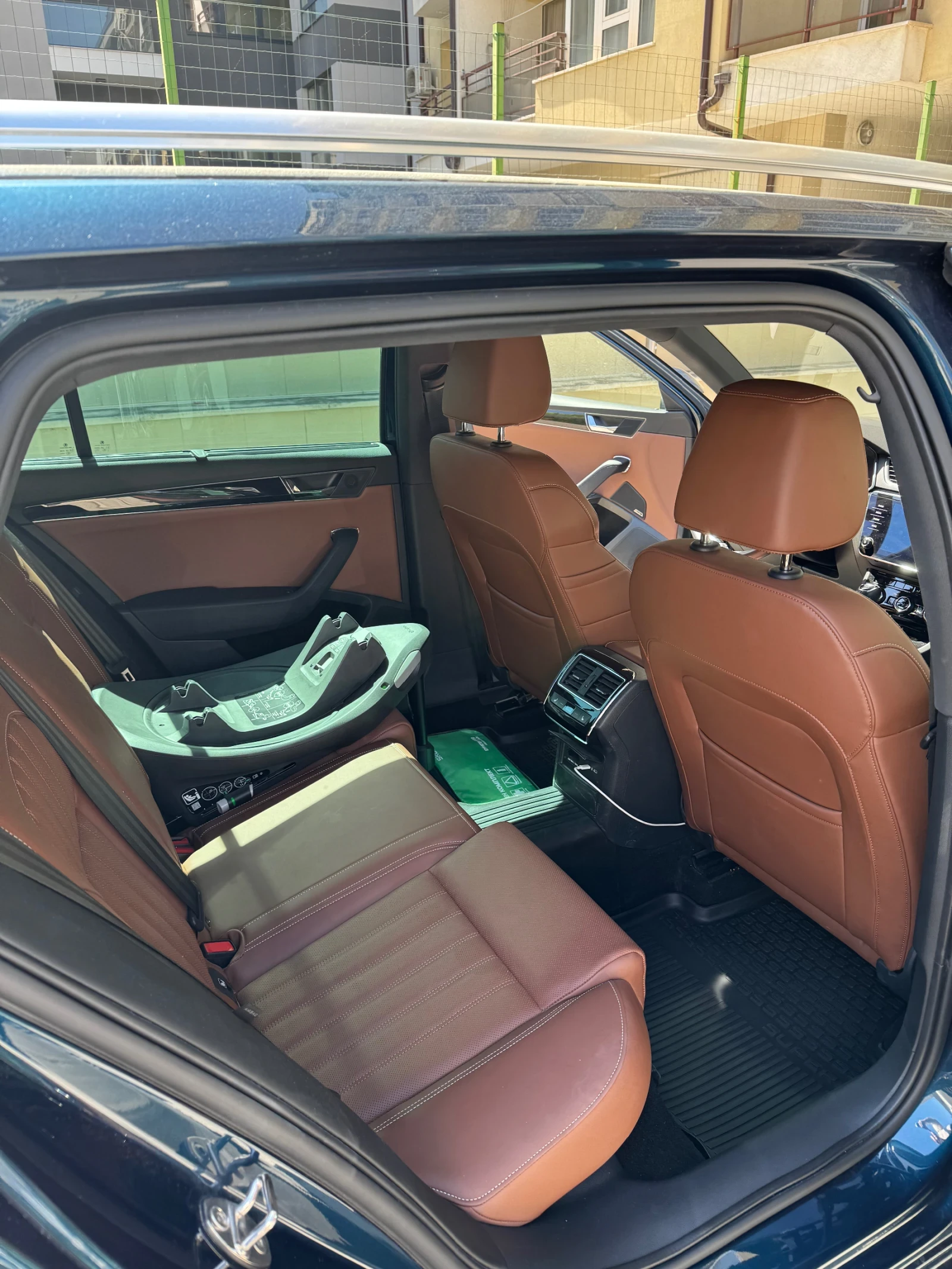 Skoda Superb Комби, снимка 12 - Автомобили и джипове - 54333065