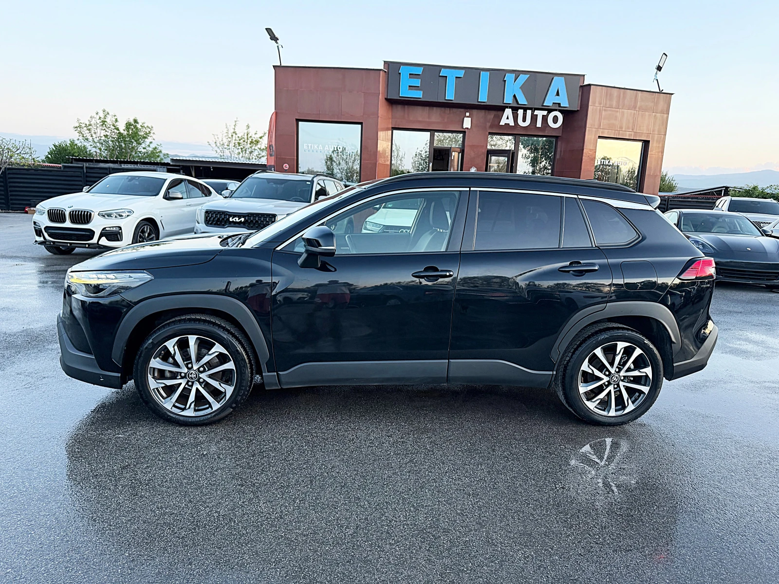 Toyota Corolla Cross 2.0Hybrid-4x4-Navi-Led-Bixenon-Kamera-����������-! | Mobile.bg � ����������� 4