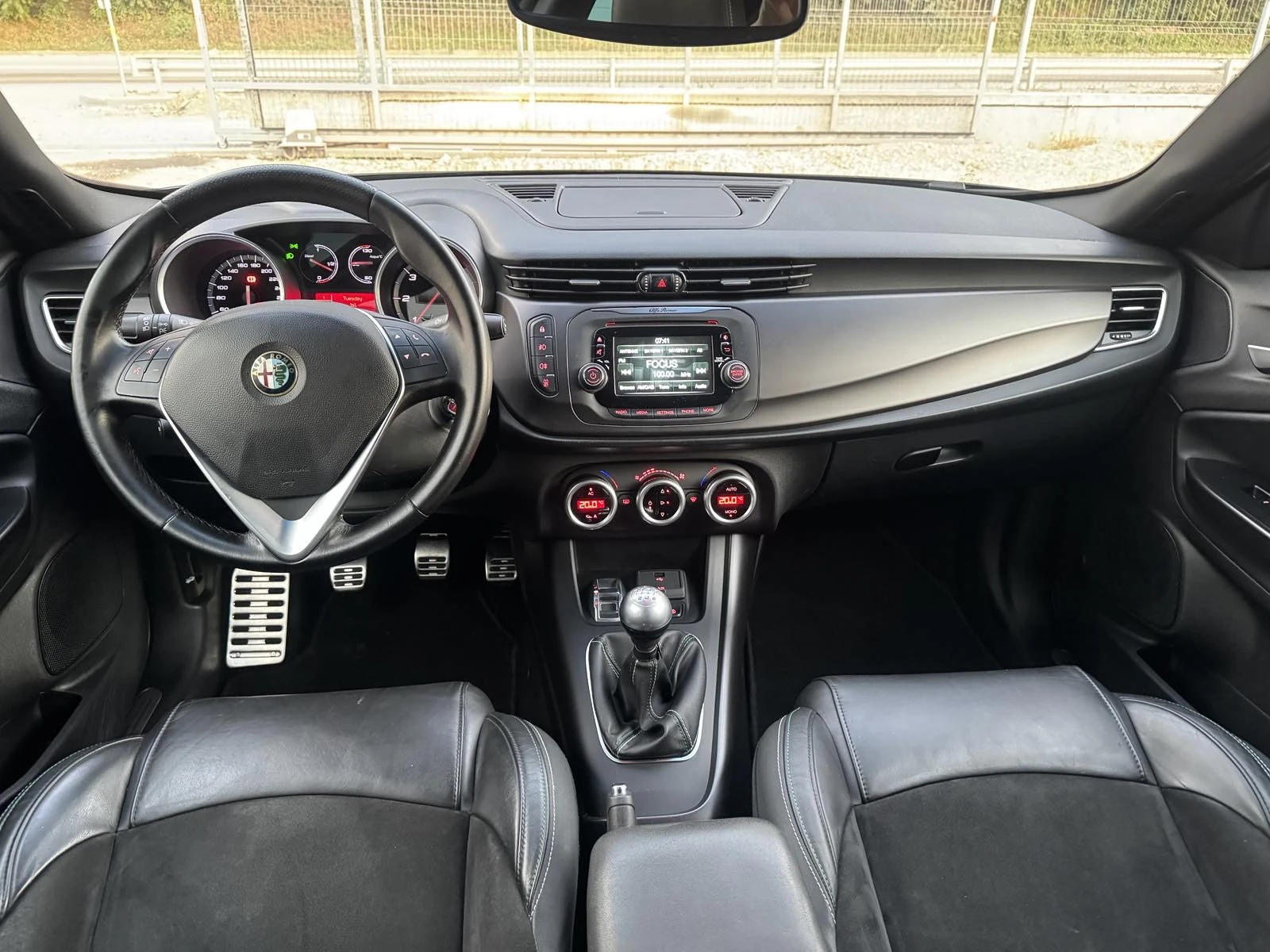 Alfa Romeo Giulietta 2.0JTD* Sportline* 150ks* TOP* , снимка 9 - Автомобили и джипове - 54858451