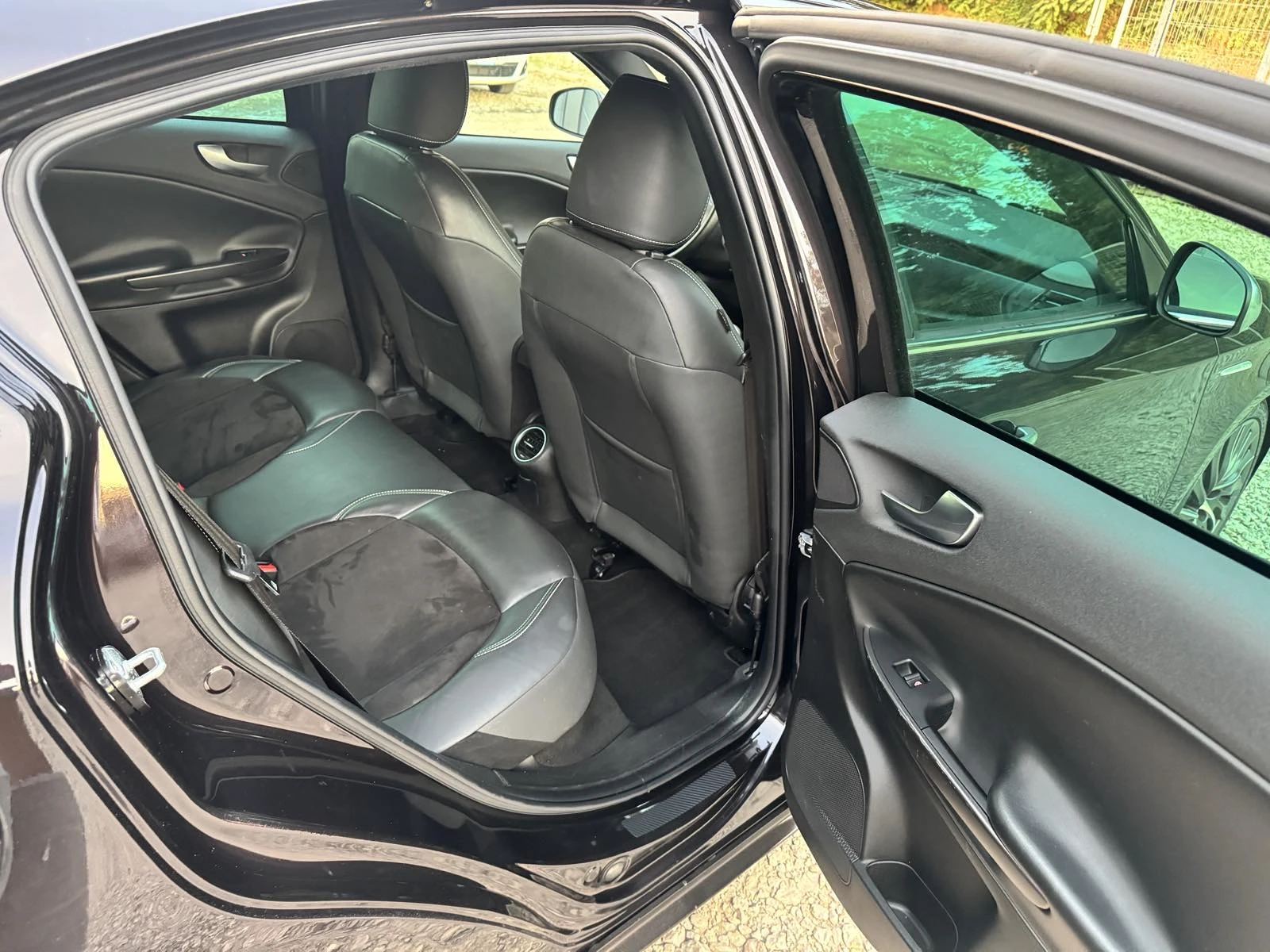 Alfa Romeo Giulietta 2.0JTD* Sportline* 150ks* TOP* , снимка 13 - Автомобили и джипове - 54858451