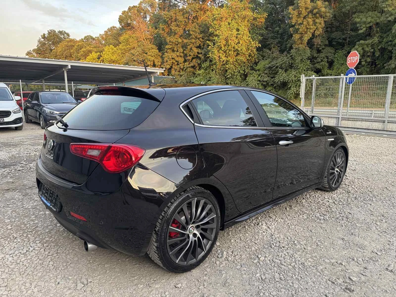 Alfa Romeo Giulietta 2.0JTD* Sportline* 150ks* TOP* , снимка 17 - Автомобили и джипове - 54858451