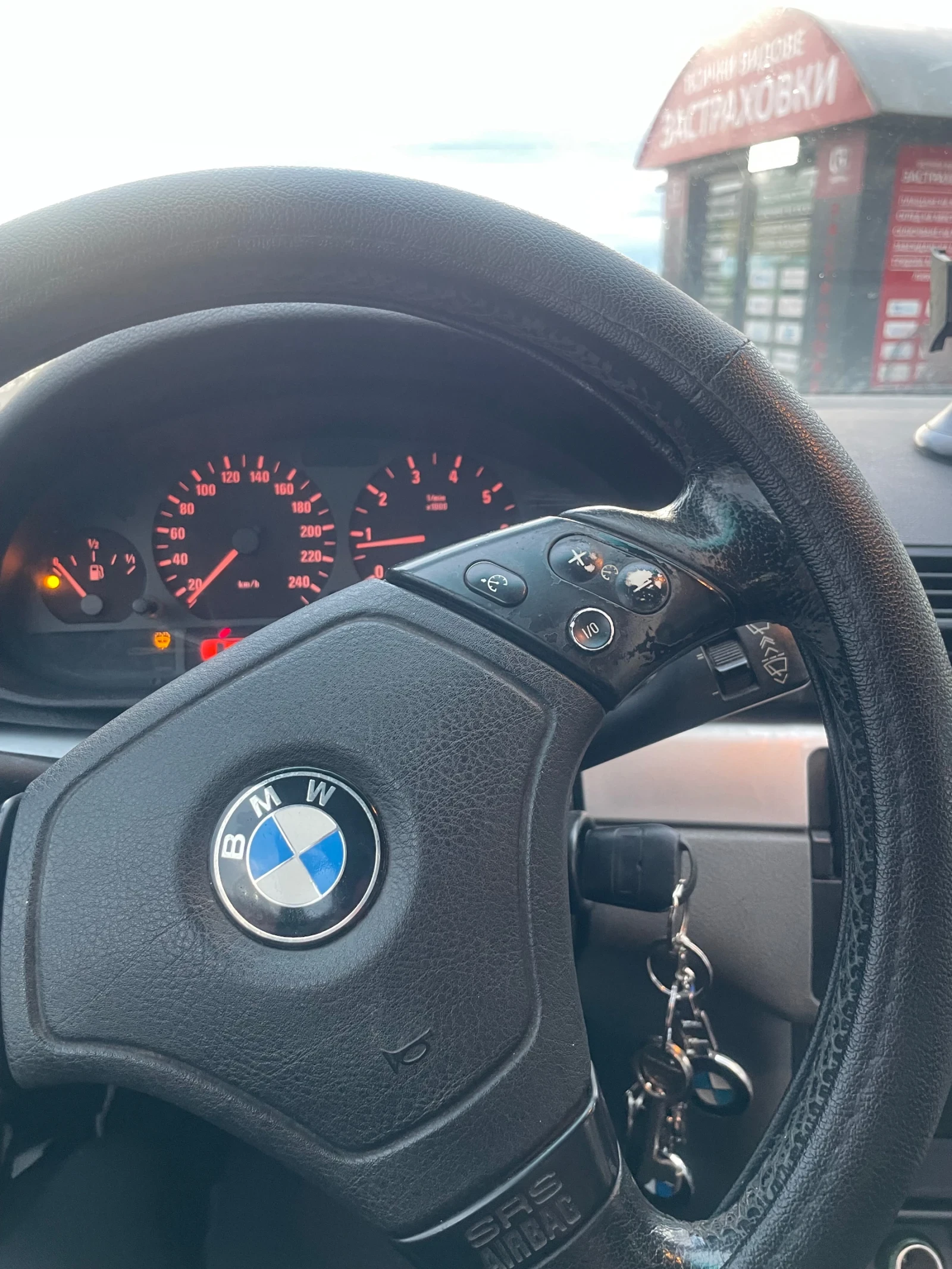BMW 320, снимка 4 - Автомобили и джипове - 55012429