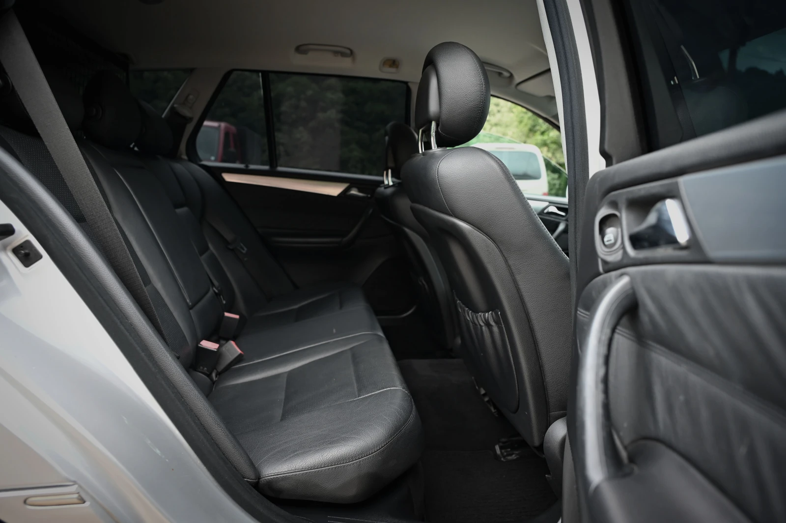 Mercedes-Benz C 220 AVANTGARDE / Ръчка, снимка 13 - Автомобили и джипове - 55142606
