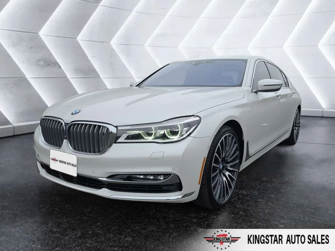 BMW 750 * 4dr Sdn 750Li xDrive AWD * CARFAX * ЦЕНА ДО БГ