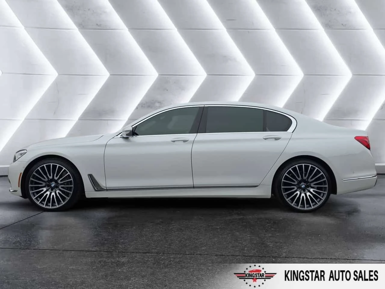 BMW 750 * 4dr Sdn 750Li xDrive AWD * CARFAX * ЦЕНА ДО БГ, снимка 2 - Автомобили и джипове - 55681457