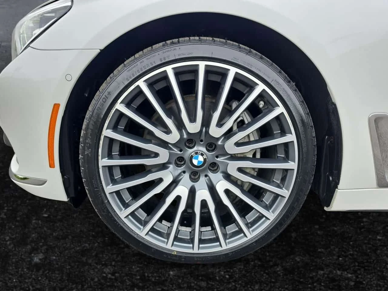 BMW 750 * 4dr Sdn 750Li xDrive AWD * CARFAX * ЦЕНА ДО БГ, снимка 9 - Автомобили и джипове - 55681457