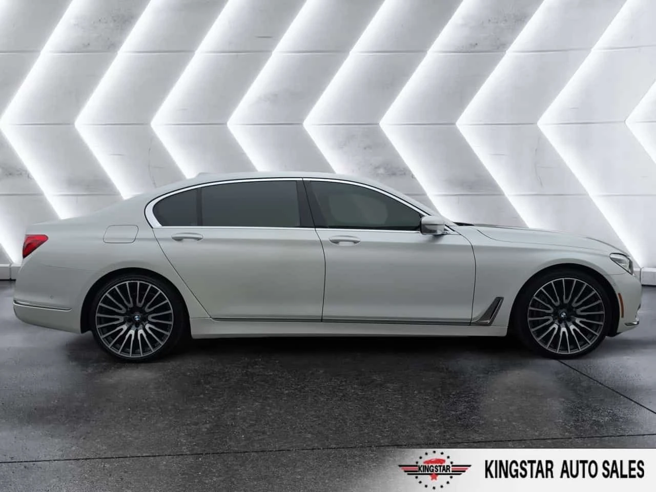 BMW 750 * 4dr Sdn 750Li xDrive AWD * CARFAX * ЦЕНА ДО БГ, снимка 3 - Автомобили и джипове - 55681457