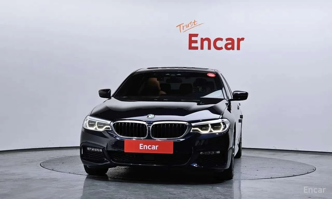 BMW 530 xDrive M Sport Package/ДИСТРОНИК/ХЕДЪП/ПОДГРЕВ, снимка 3 - Автомобили и джипове - 56165894