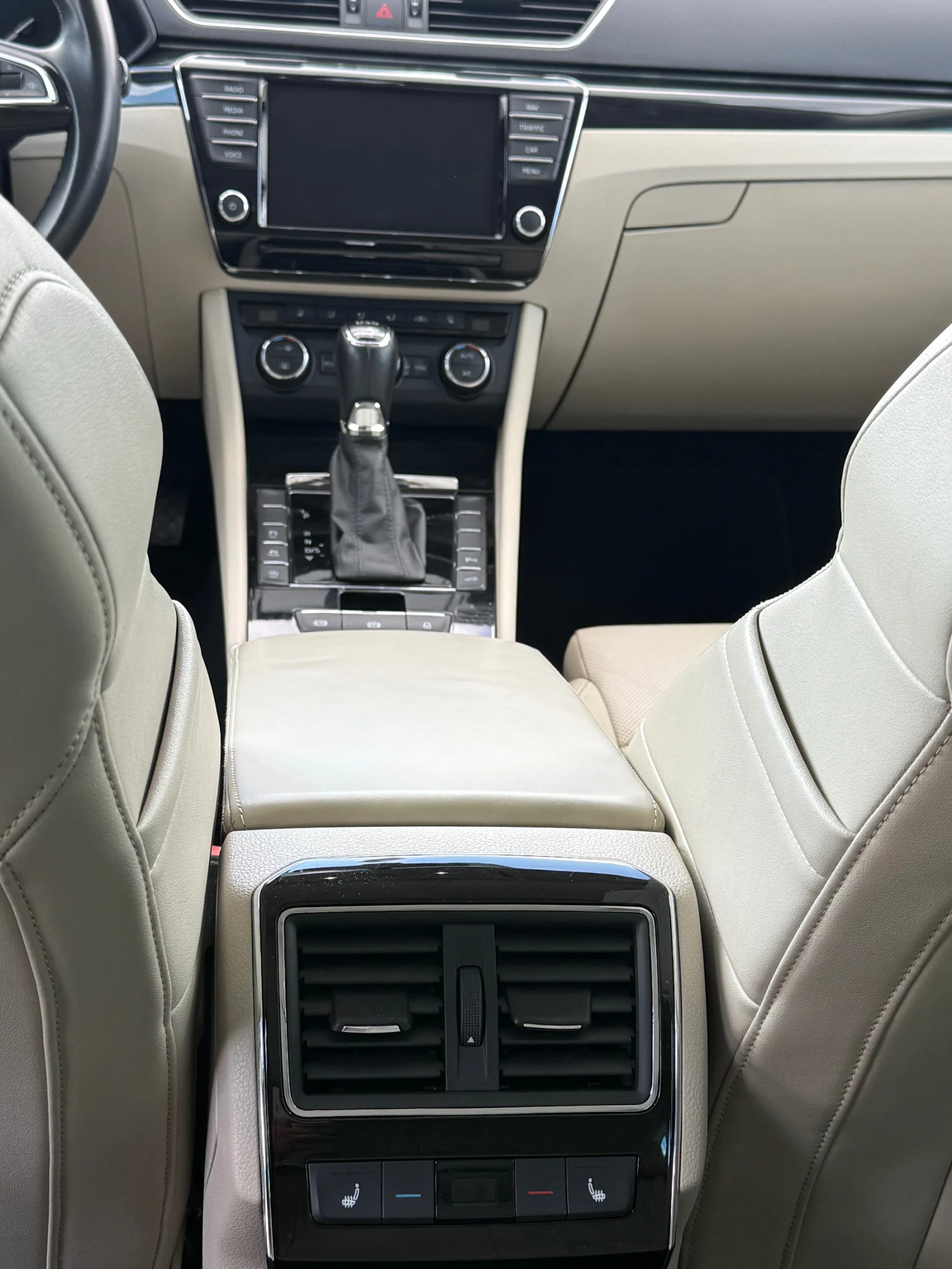 Skoda Superb, снимка 13 - Автомобили и джипове - 56370023