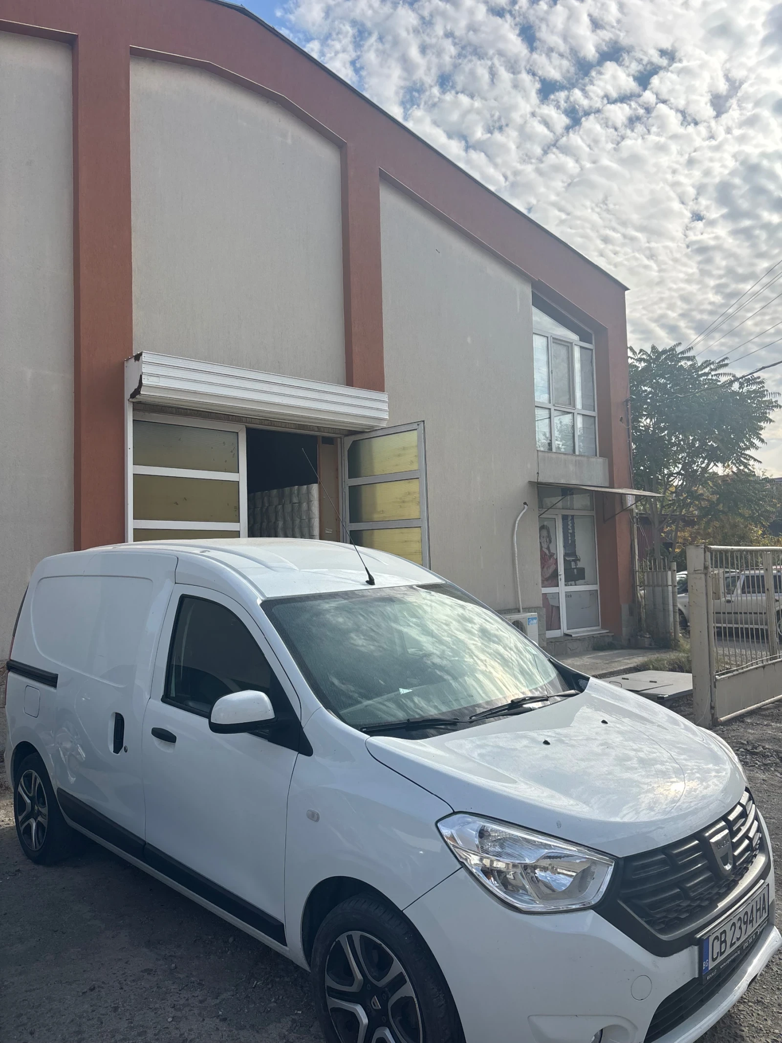 Dacia Dokker, снимка 3 - Автомобили и джипове - 56475719