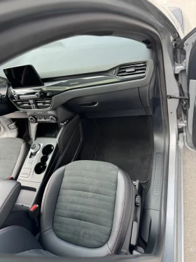 Ford Kuga 2.5I ST-LINE X/ Plug-in Hybrid , снимка 8