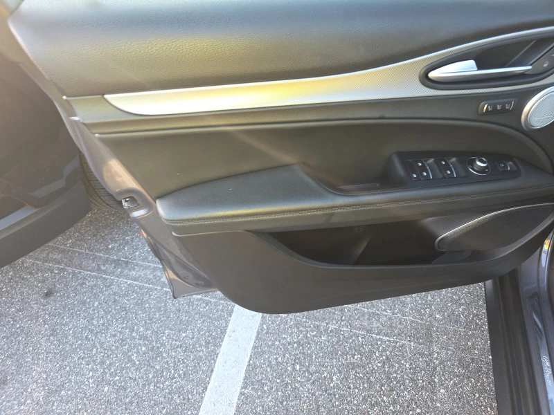 Alfa Romeo Stelvio Ti Sport* Harman/Kardon* Пано* Подгрев, снимка 9 - Автомобили и джипове - 52317610