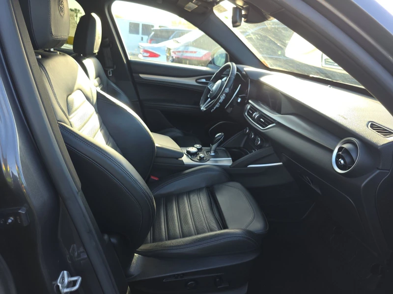 Alfa Romeo Stelvio Ti Sport* Harman/Kardon* Пано* Подгрев, снимка 8 - Автомобили и джипове - 52317610