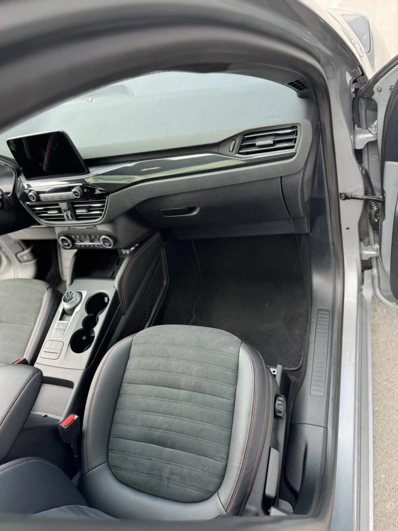 Ford Kuga 2.5I ST-LINE X/ Plug-in Hybrid , снимка 8 - Автомобили и джипове - 53464286