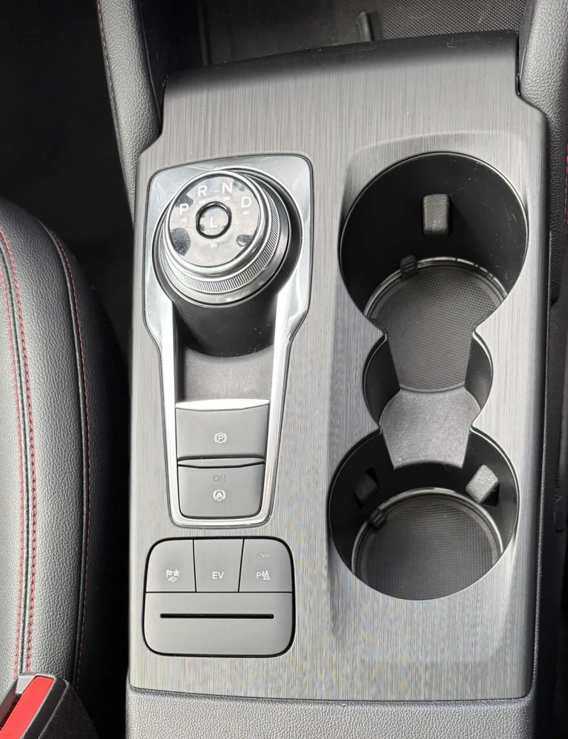 Ford Kuga 2.5I ST-LINE X/ Plug-in Hybrid , снимка 6 - Автомобили и джипове - 53464286