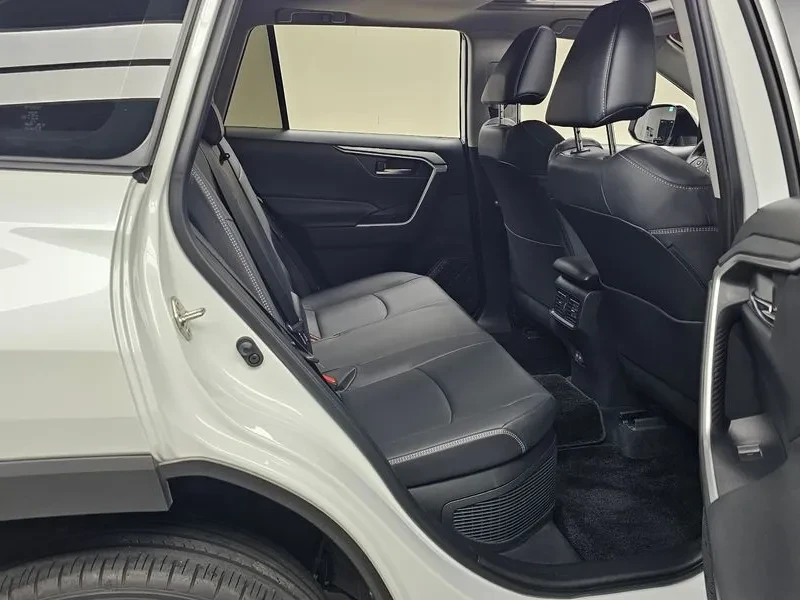 Toyota Rav4 2.5 2Wd Hybrid Xle, снимка 11 - Автомобили и джипове - 56131354