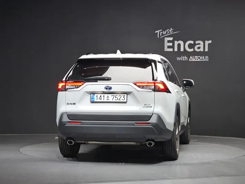 Toyota Rav4 2.5 2Wd Hybrid Xle, снимка 4 - Автомобили и джипове - 56131354