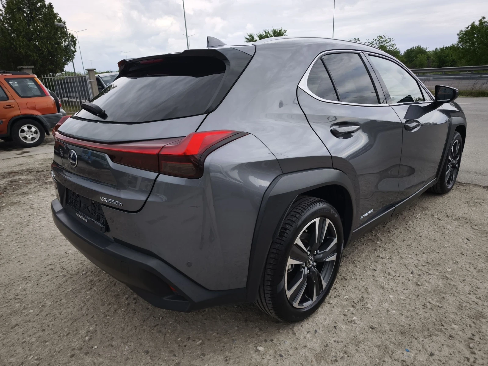 Lexus UX 250h  93x km FULL SERVICE IN LEXUS NEW !!! - изображение 4