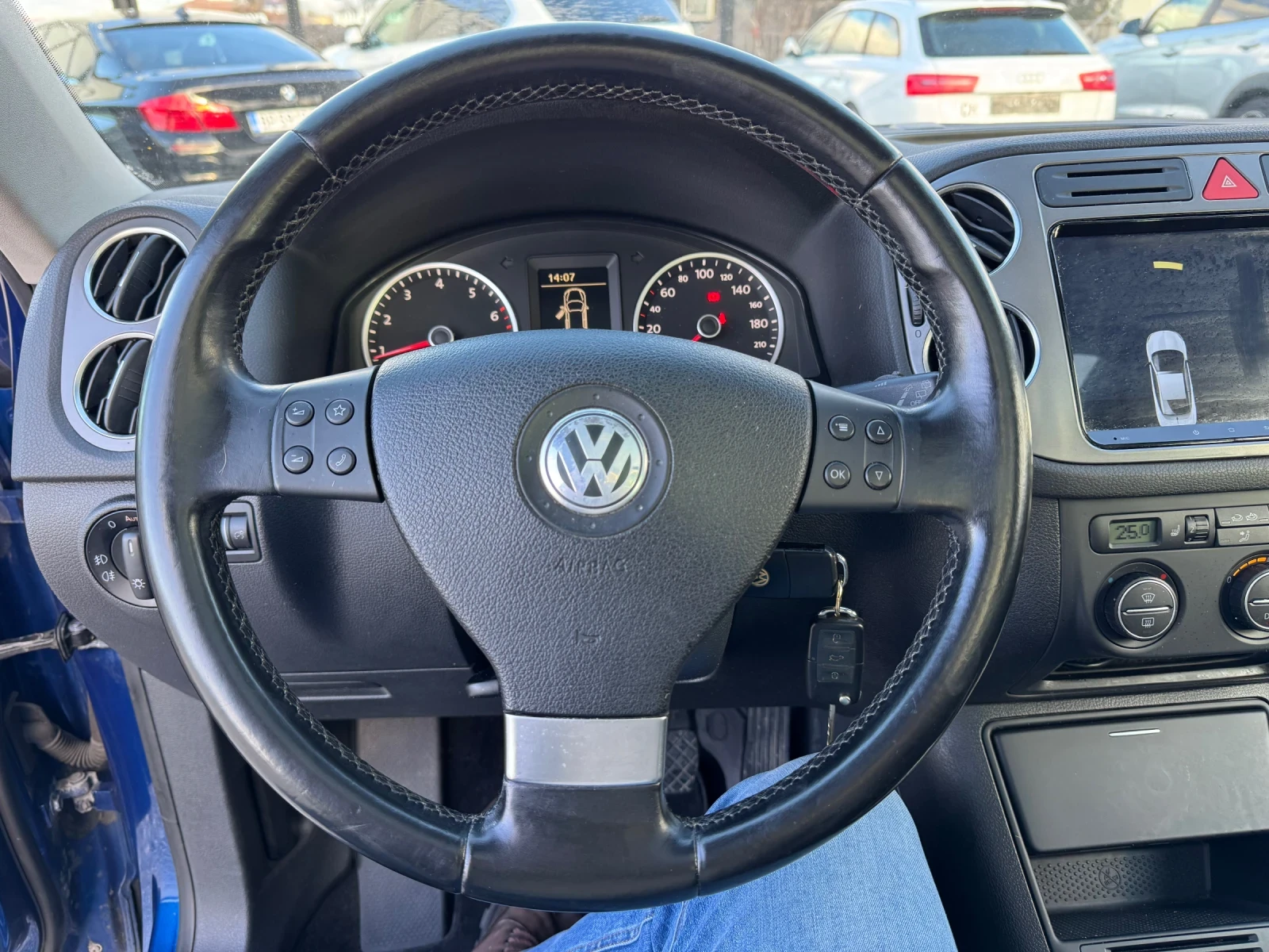 VW Tiguan * * * NAVI* 4x4* *  | Mobile.bg   3