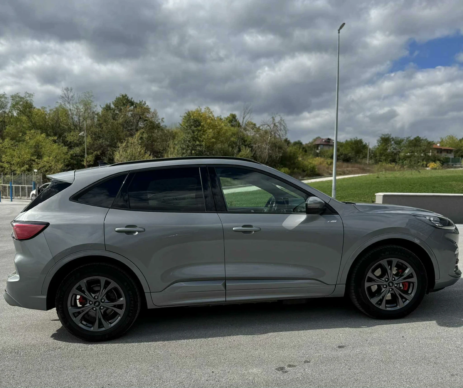 Ford Kuga 2.5I ST-LINE X/ Plug-in Hybrid  - изображение 3