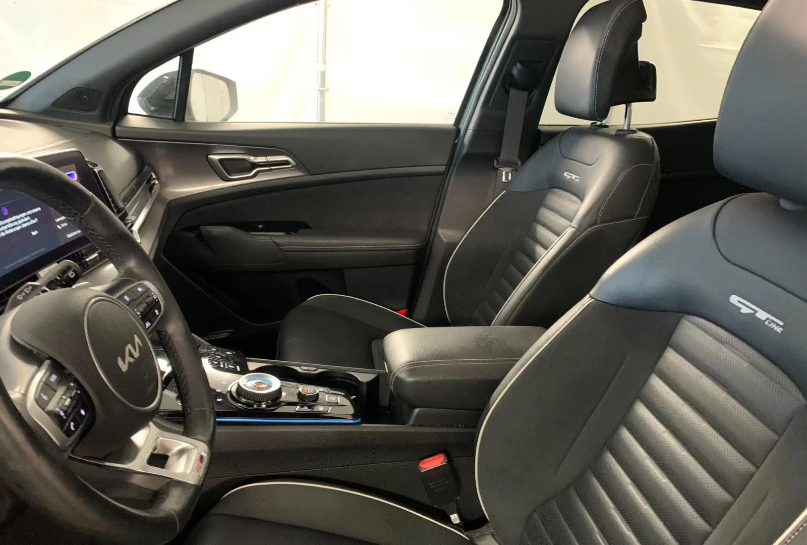 Kia Sportage 1.6PHEV/265HP/GT-LINE/4WD/PANO/360/H&K/MEMO/804g - изображение 5