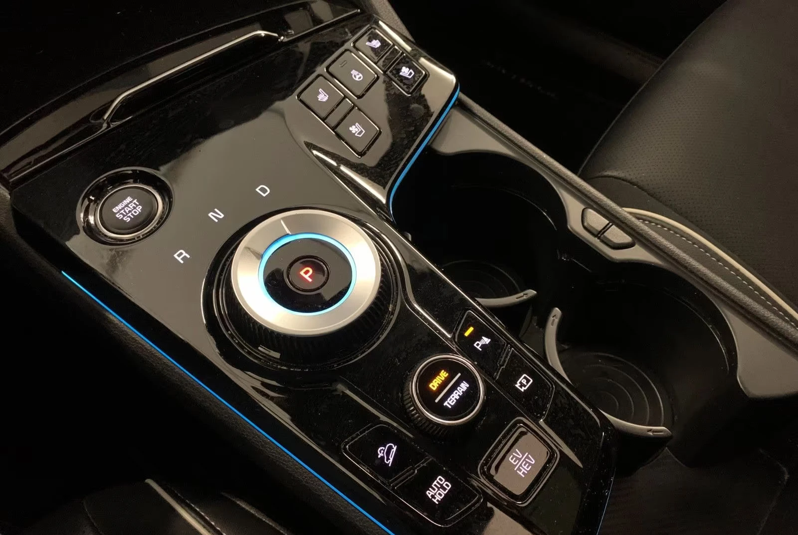 Kia Sportage 1.6PHEV/265HP/GT-LINE/4WD/PANO/360/H&K/MEMO/804g - изображение 9